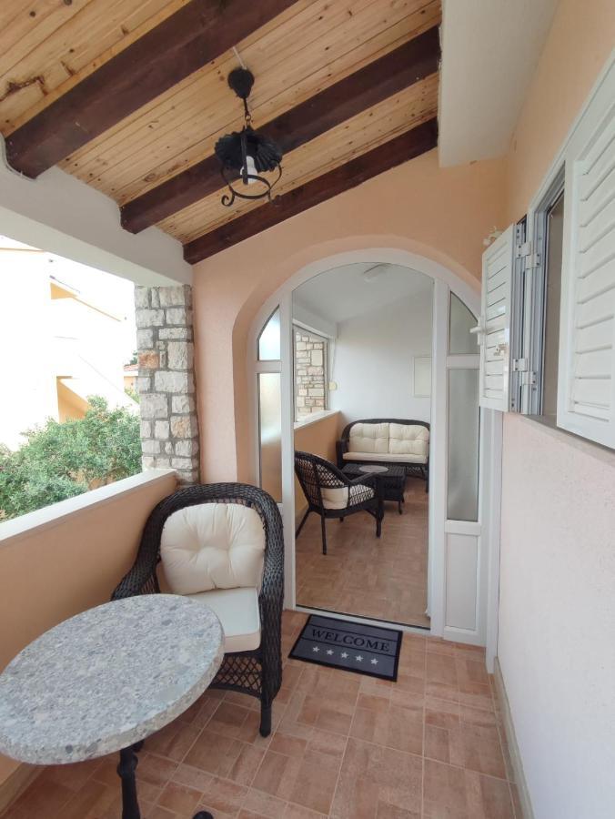 Apartment Sandrica Stomorska Exterior foto